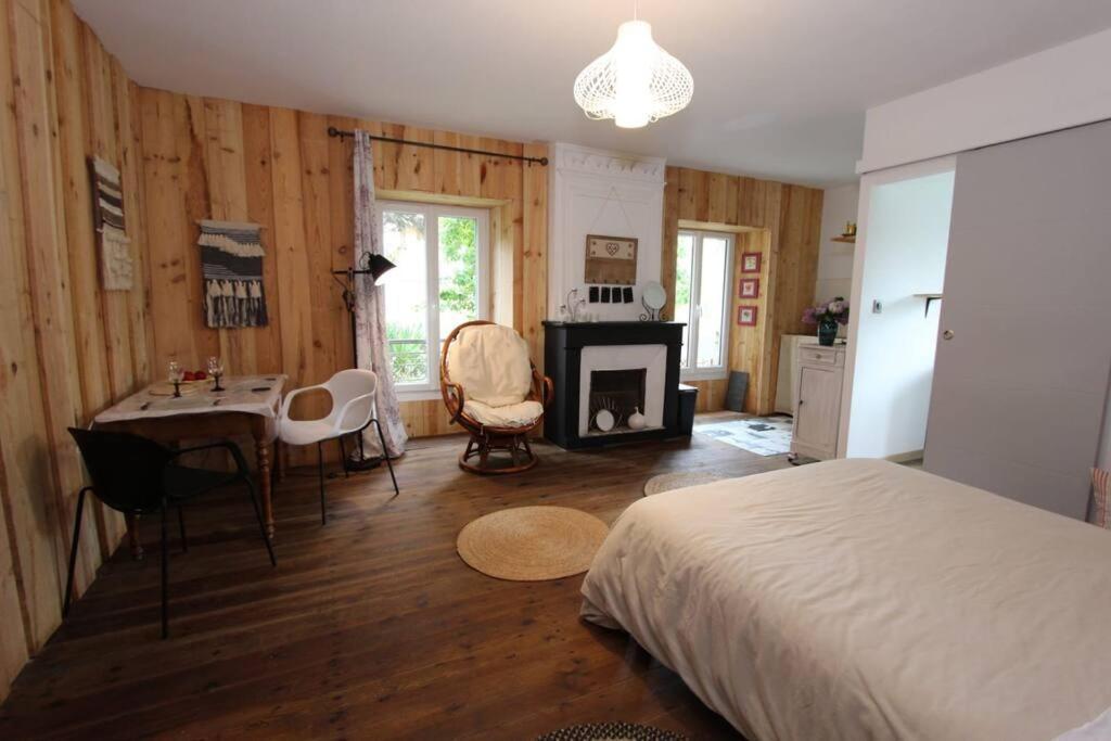Charmant Studio Avec Jardin A La Campagne Sur Le Chemin De Saint Jacques De Compostelle Apartment โลว์แซร์ต ภายนอก รูปภาพ